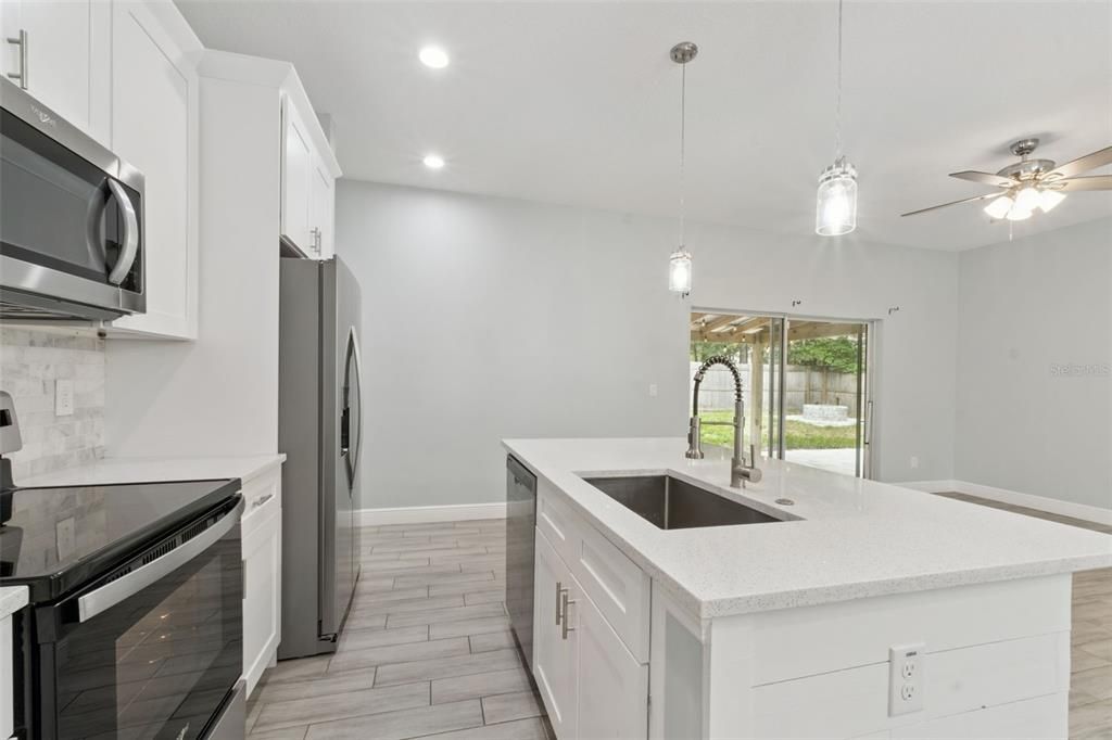 For Sale: $320,000 (3 beds, 2 baths, 1249 Square Feet)