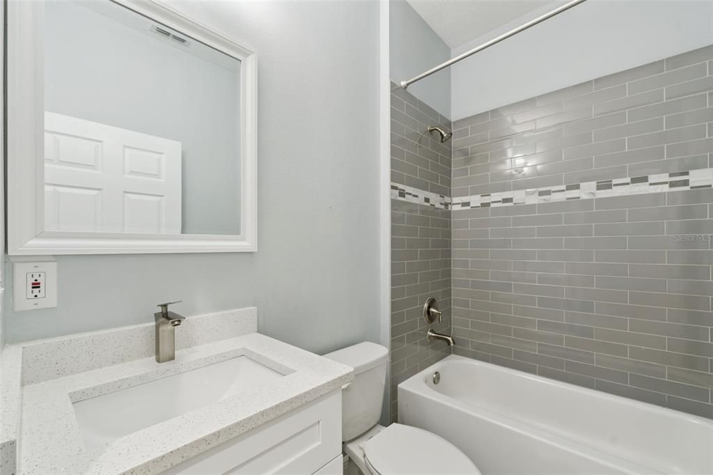 For Sale: $320,000 (3 beds, 2 baths, 1249 Square Feet)