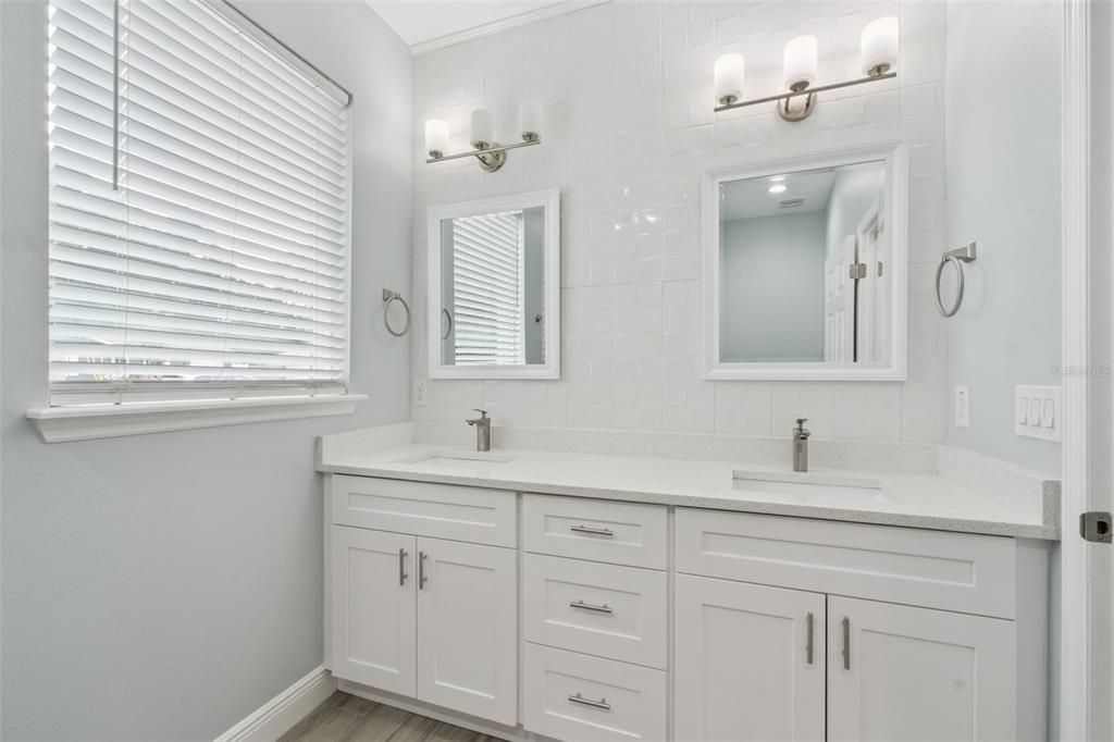 For Sale: $320,000 (3 beds, 2 baths, 1249 Square Feet)
