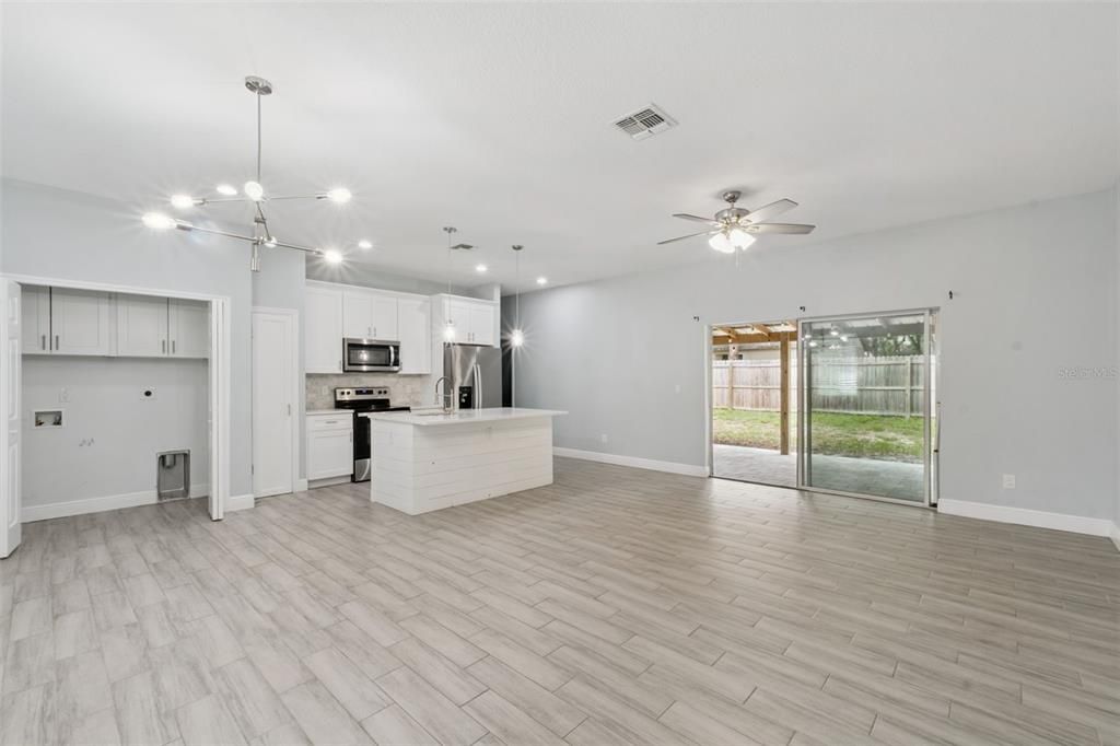 For Sale: $320,000 (3 beds, 2 baths, 1249 Square Feet)