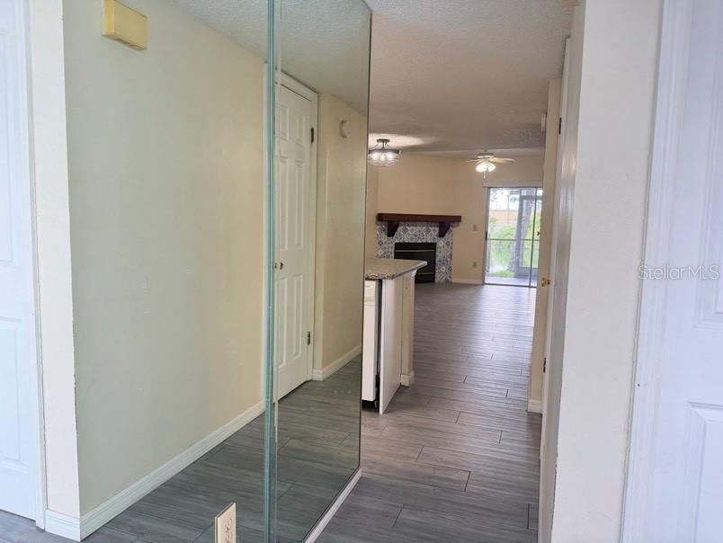 For Sale: $220,000 (2 beds, 2 baths, 1092 Square Feet)