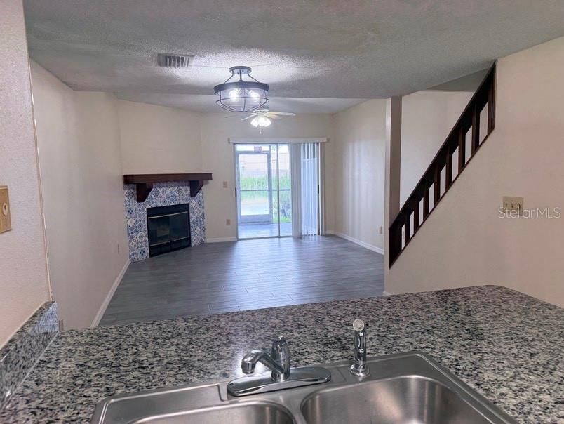 For Sale: $220,000 (2 beds, 2 baths, 1092 Square Feet)