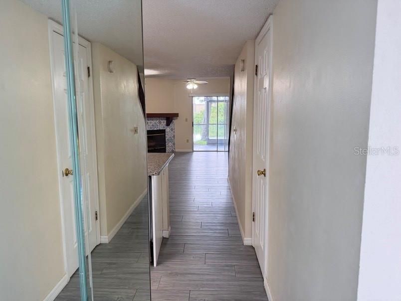 For Sale: $220,000 (2 beds, 2 baths, 1092 Square Feet)