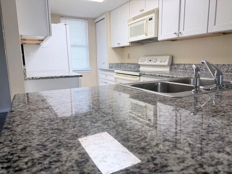 For Sale: $220,000 (2 beds, 2 baths, 1092 Square Feet)