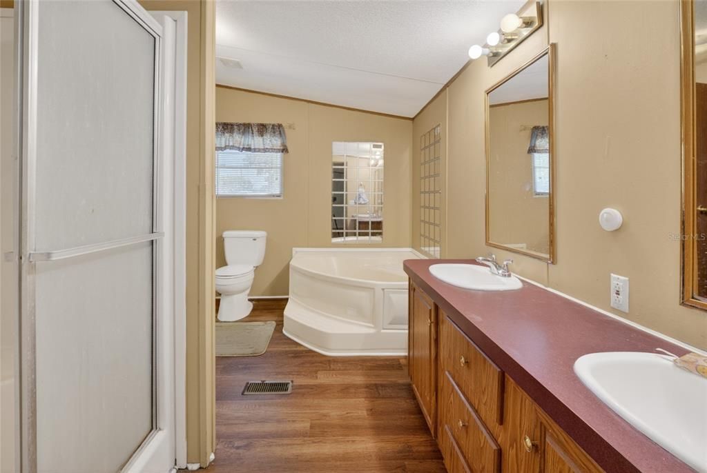 For Sale: $229,000 (4 beds, 2 baths, 1900 Square Feet)