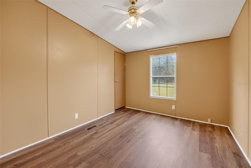 For Sale: $229,000 (4 beds, 2 baths, 1900 Square Feet)