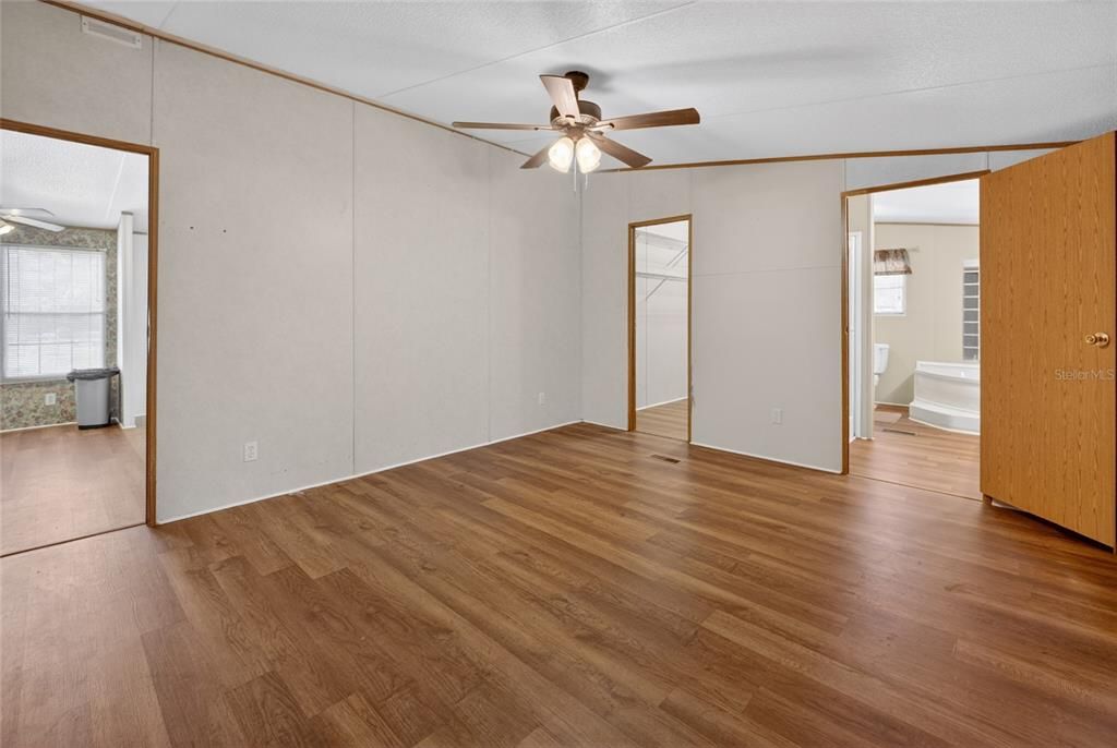 For Sale: $229,000 (4 beds, 2 baths, 1900 Square Feet)