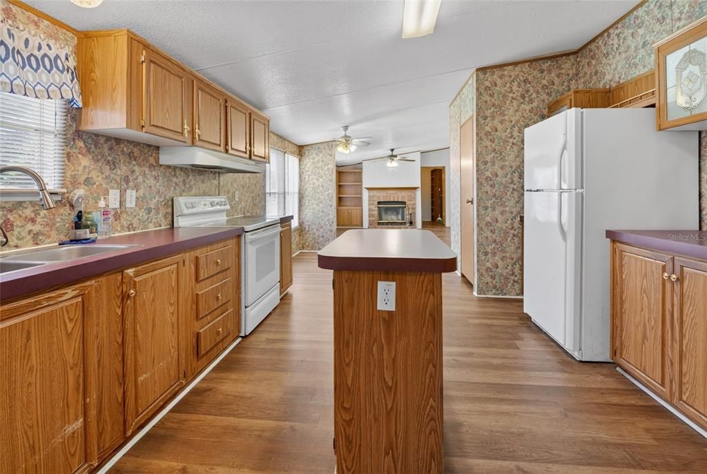 For Sale: $229,000 (4 beds, 2 baths, 1900 Square Feet)