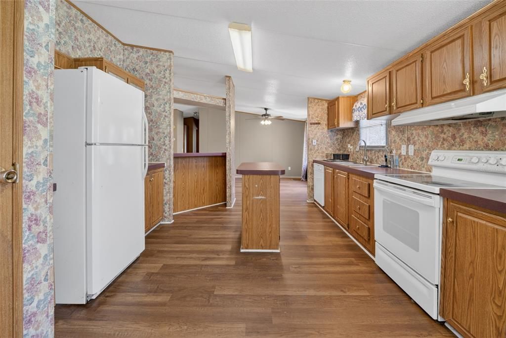 For Sale: $229,000 (4 beds, 2 baths, 1900 Square Feet)