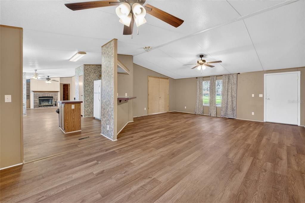 For Sale: $229,000 (4 beds, 2 baths, 1900 Square Feet)