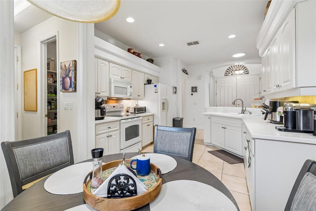 For Sale: $315,000 (3 beds, 2 baths, 1984 Square Feet)