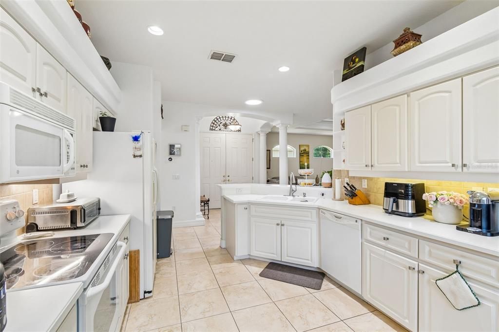 For Sale: $315,000 (3 beds, 2 baths, 1984 Square Feet)