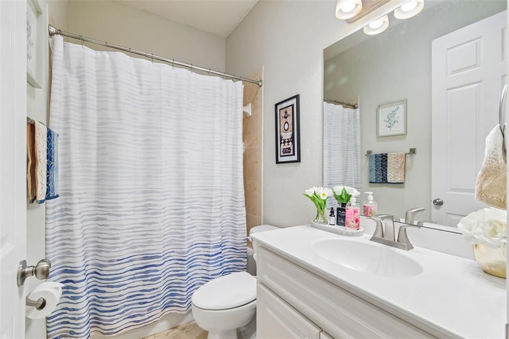 For Sale: $315,000 (3 beds, 2 baths, 1984 Square Feet)