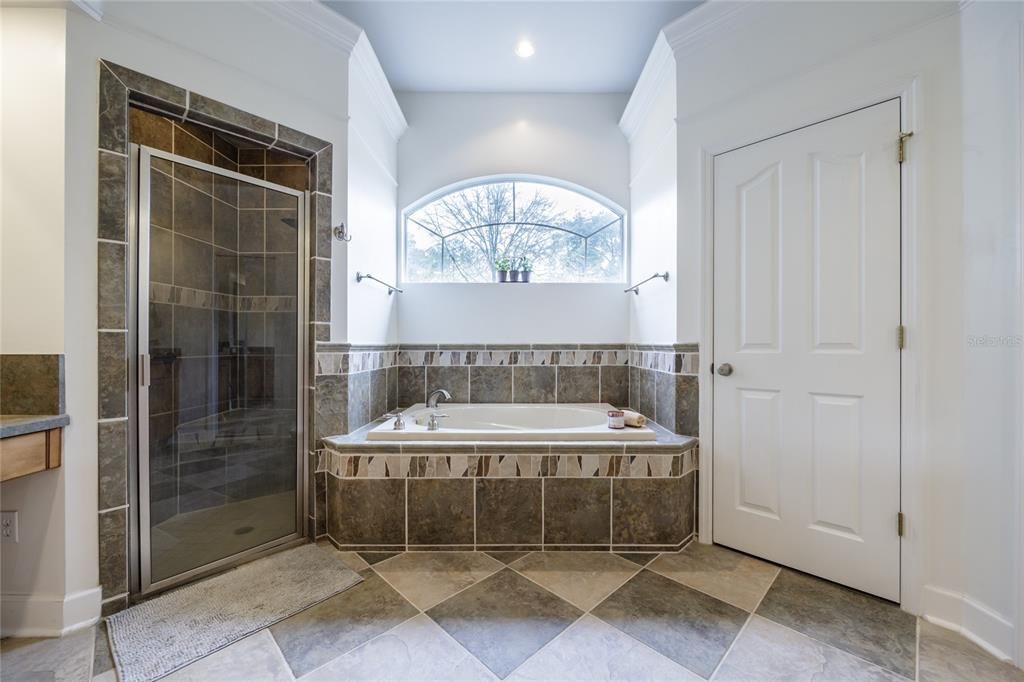 Под контрактом: $497,500 (3 спален, 2 ванн, 2305 Квадратных фут)