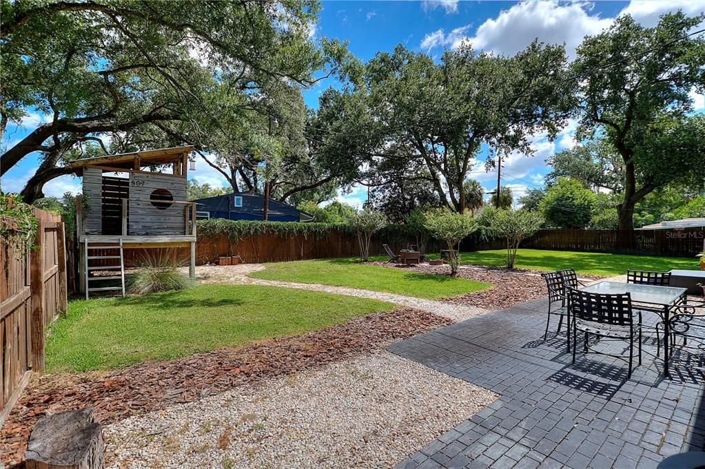 For Sale: $427,000 (3 beds, 2 baths, 1515 Square Feet)
