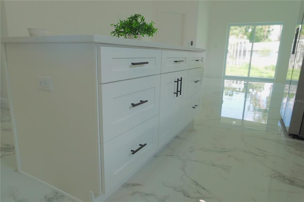 На продажу: $554,999 (4 спален, 2 ванн, 2030 Квадратных фут)