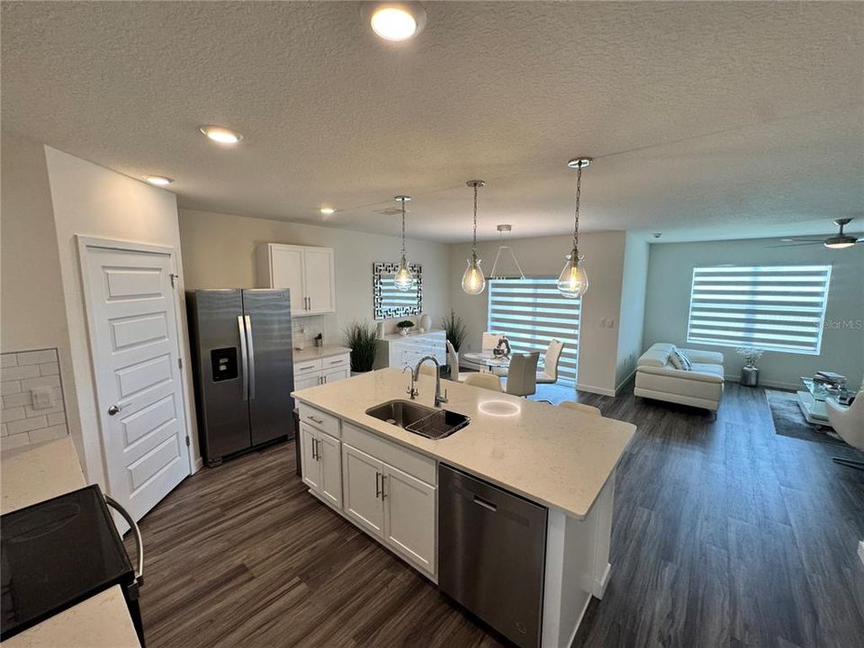 For Sale: $410,000 (4 beds, 2 baths, 1846 Square Feet)