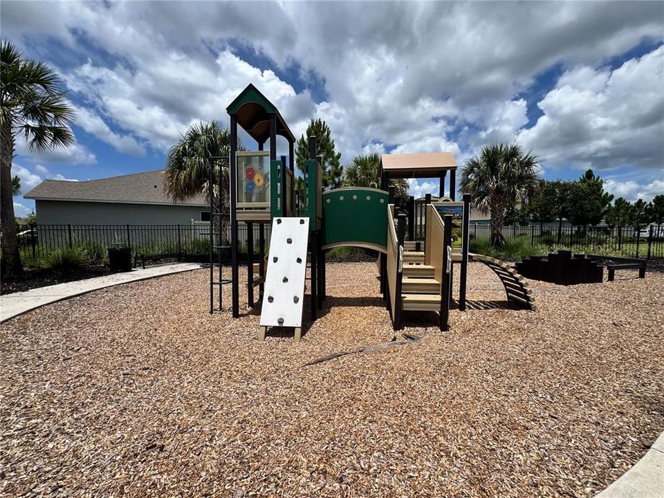 For Sale: $410,000 (4 beds, 2 baths, 1846 Square Feet)
