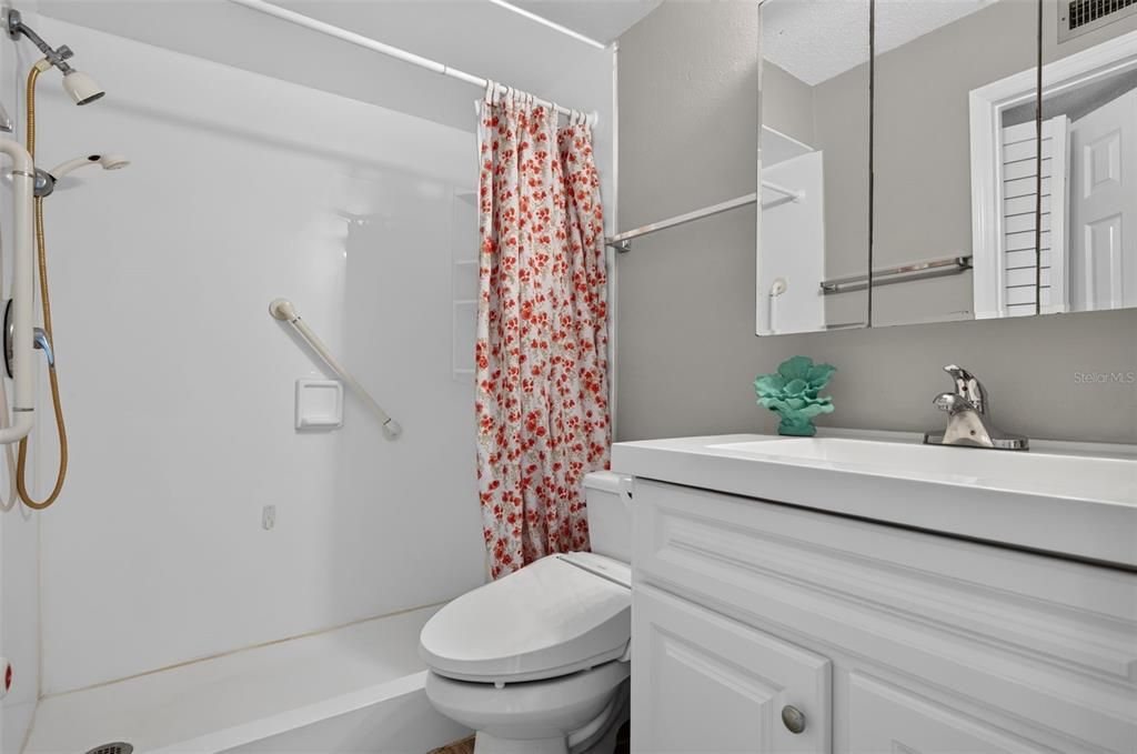 For Sale: $139,000 (2 beds, 1 baths, 857 Square Feet)