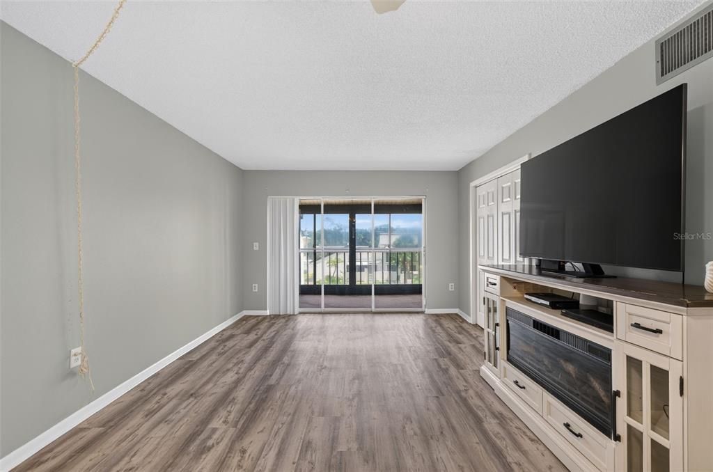 For Sale: $139,000 (2 beds, 1 baths, 857 Square Feet)