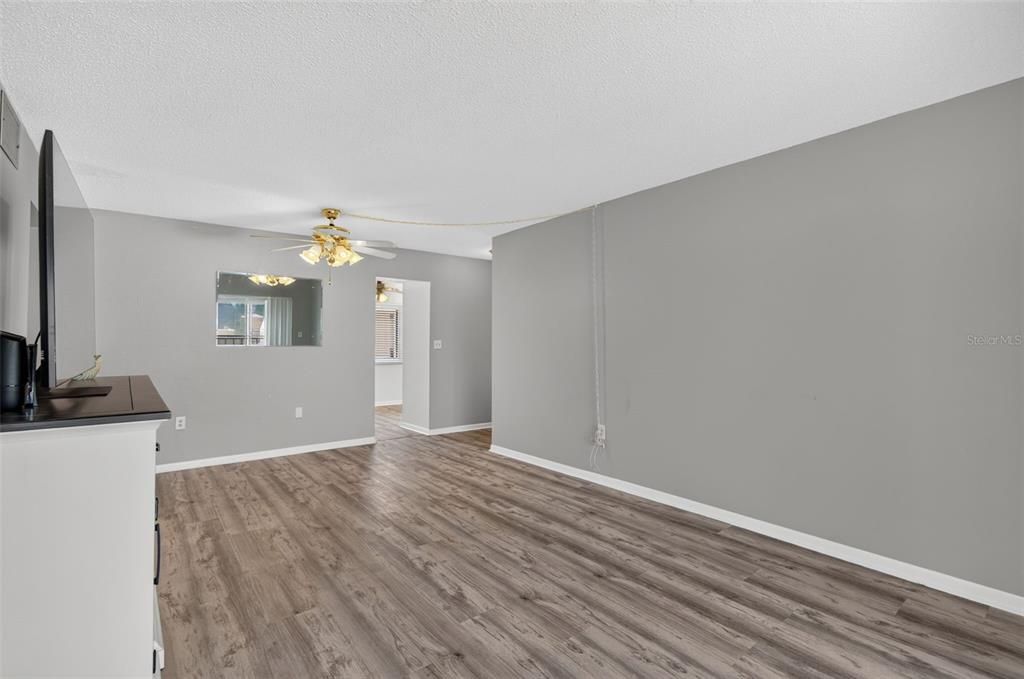 For Sale: $139,000 (2 beds, 1 baths, 857 Square Feet)
