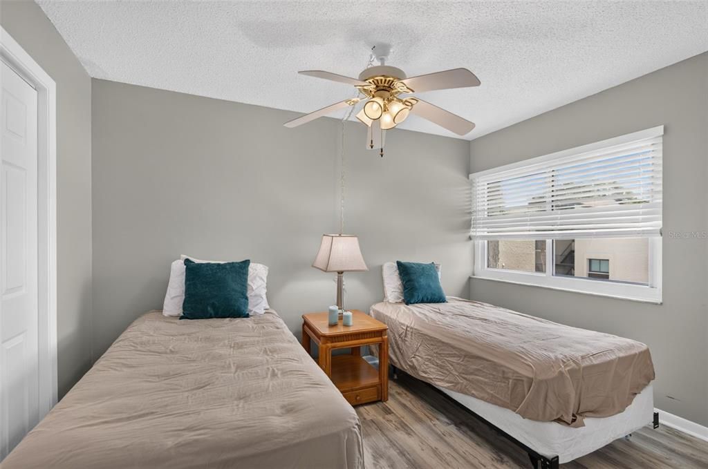 For Sale: $139,000 (2 beds, 1 baths, 857 Square Feet)