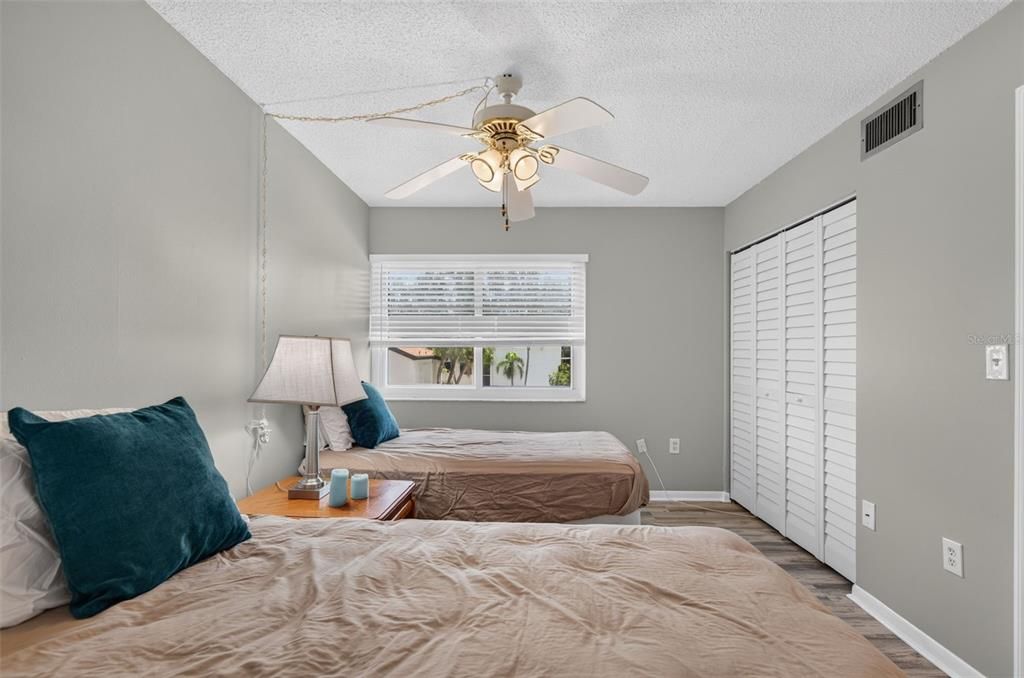 For Sale: $139,000 (2 beds, 1 baths, 857 Square Feet)