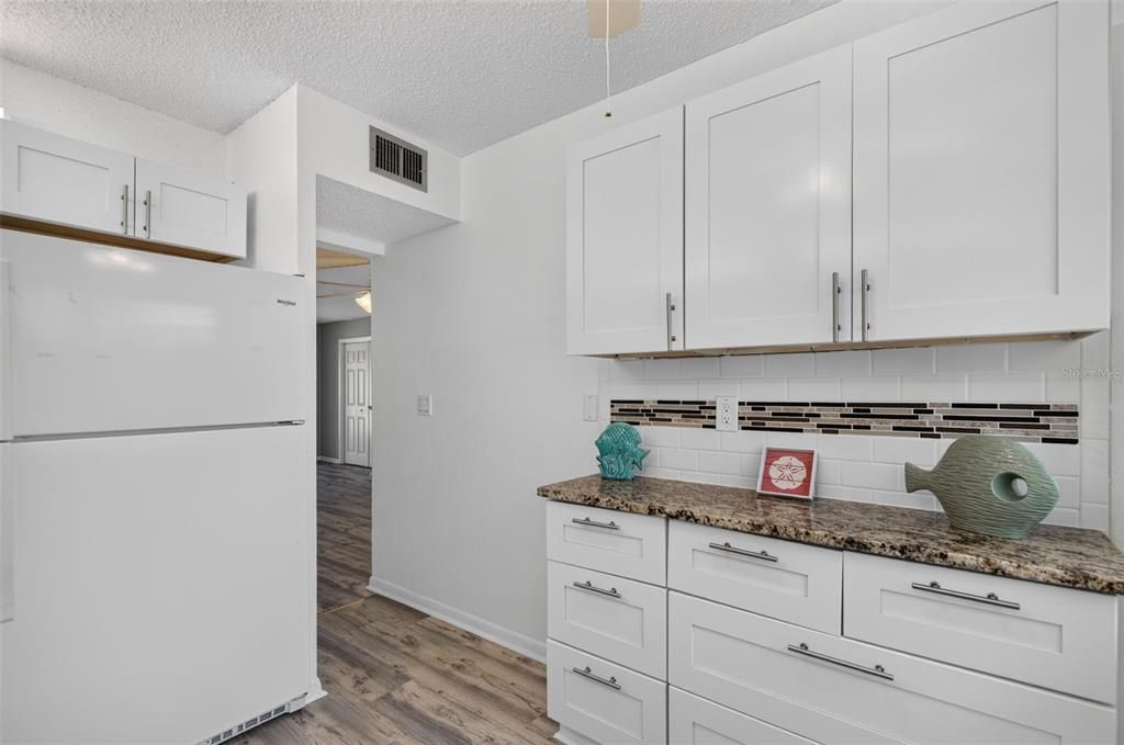 For Sale: $139,000 (2 beds, 1 baths, 857 Square Feet)