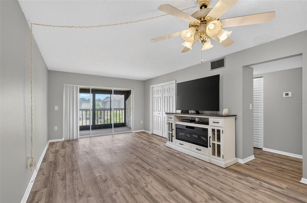 For Sale: $139,000 (2 beds, 1 baths, 857 Square Feet)
