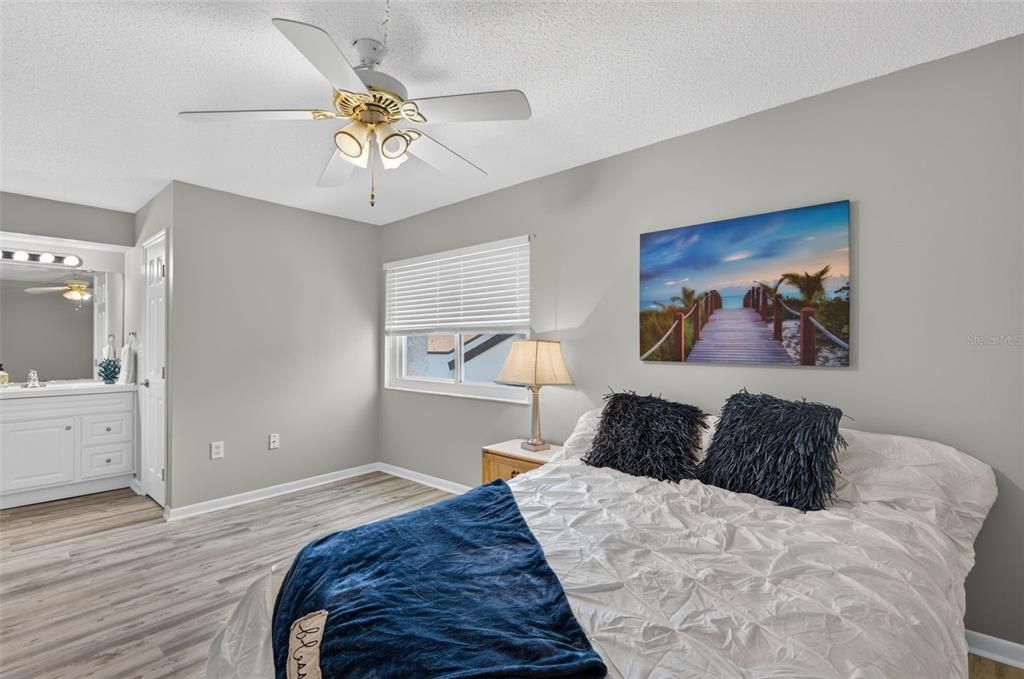 For Sale: $139,000 (2 beds, 1 baths, 857 Square Feet)