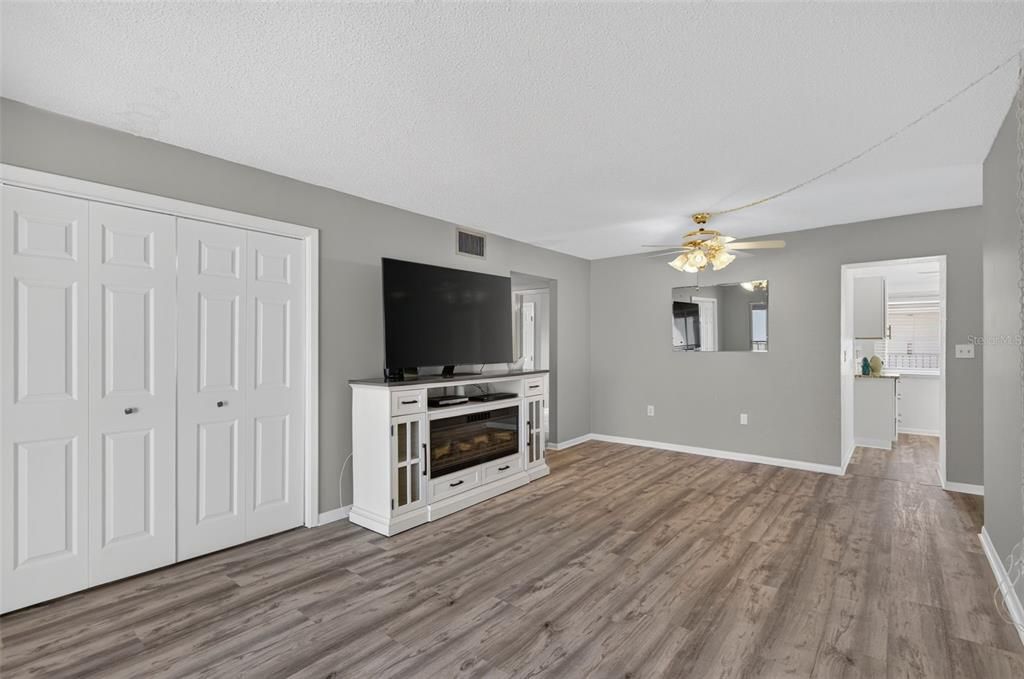 For Sale: $139,000 (2 beds, 1 baths, 857 Square Feet)