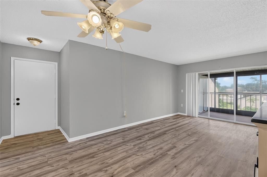 For Sale: $139,000 (2 beds, 1 baths, 857 Square Feet)