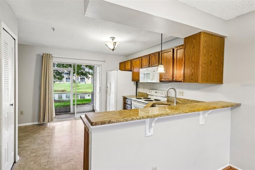 En Venta: $235,000 (2 camas, 2 baños, 975 Pies cuadrados)