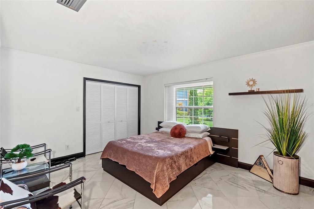 For Sale: $900,000 (5 beds, 5 baths, 3122 Square Feet)