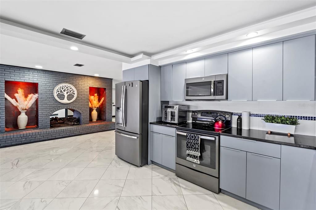 For Sale: $900,000 (5 beds, 5 baths, 3122 Square Feet)