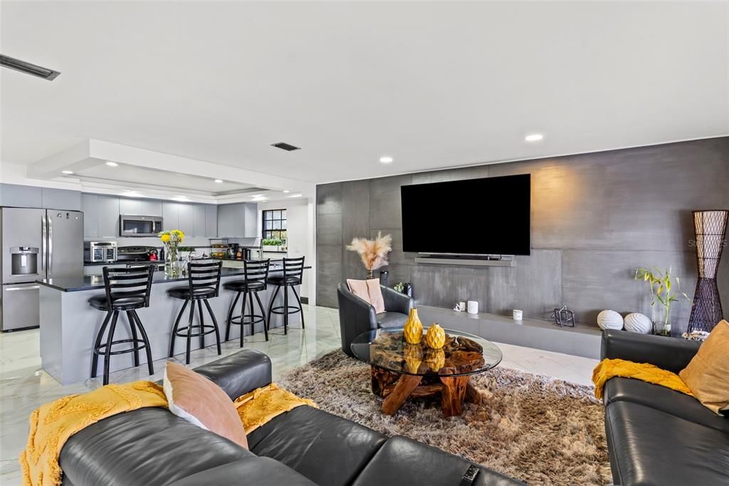 For Sale: $900,000 (5 beds, 5 baths, 3122 Square Feet)