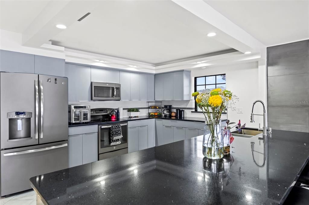 For Sale: $900,000 (5 beds, 5 baths, 3122 Square Feet)