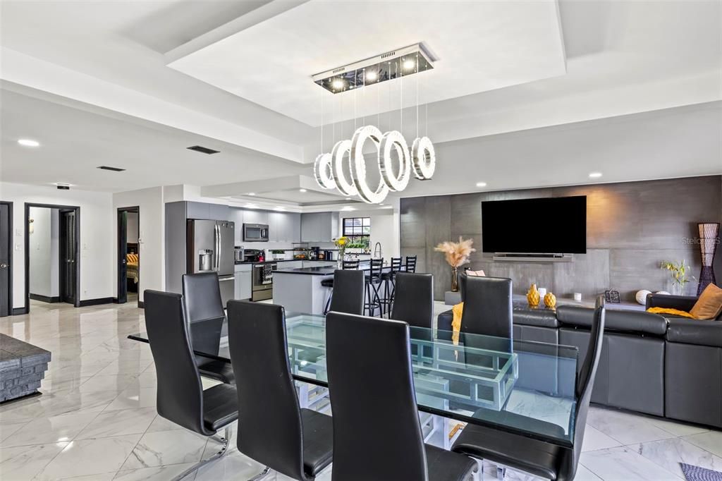 For Sale: $900,000 (5 beds, 5 baths, 3122 Square Feet)