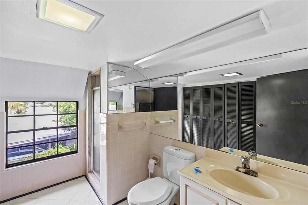 For Sale: $900,000 (5 beds, 5 baths, 3122 Square Feet)