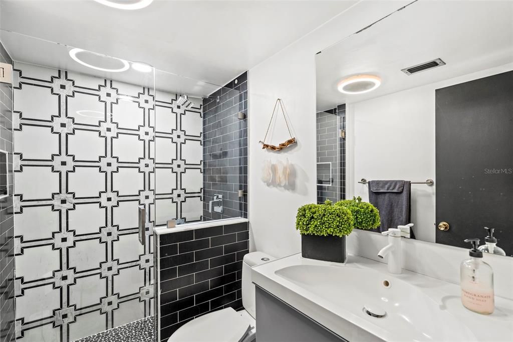 For Sale: $900,000 (5 beds, 5 baths, 3122 Square Feet)