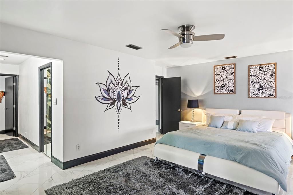 For Sale: $900,000 (5 beds, 5 baths, 3122 Square Feet)