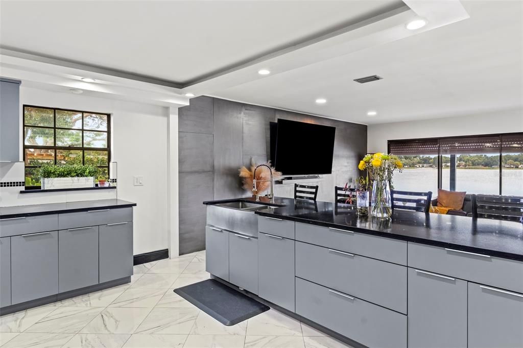 For Sale: $900,000 (5 beds, 5 baths, 3122 Square Feet)