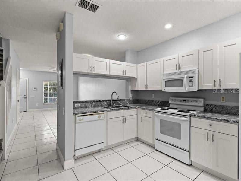 For Sale: $210,000 (2 beds, 2 baths, 1184 Square Feet)