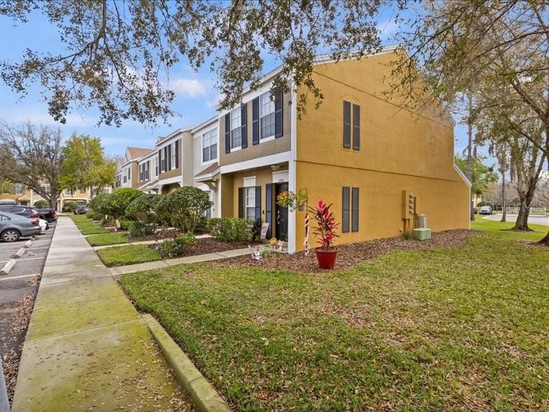 For Sale: $210,000 (2 beds, 2 baths, 1184 Square Feet)