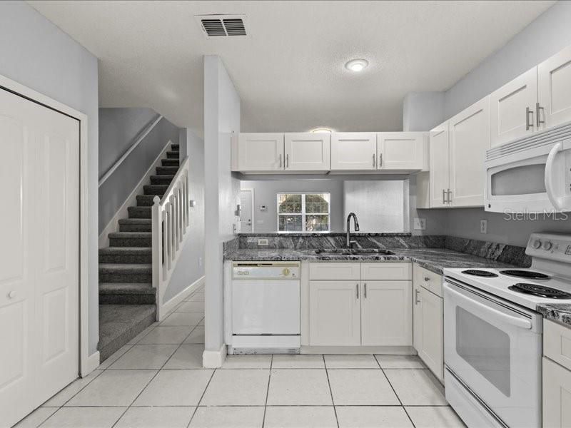 For Sale: $210,000 (2 beds, 2 baths, 1184 Square Feet)