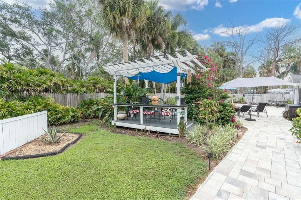 For Sale: $665,000 (4 beds, 3 baths, 2082 Square Feet)