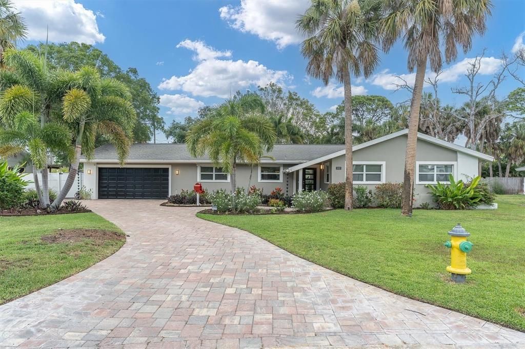 For Sale: $665,000 (4 beds, 3 baths, 2082 Square Feet)