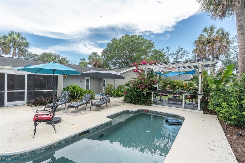 For Sale: $665,000 (4 beds, 3 baths, 2082 Square Feet)