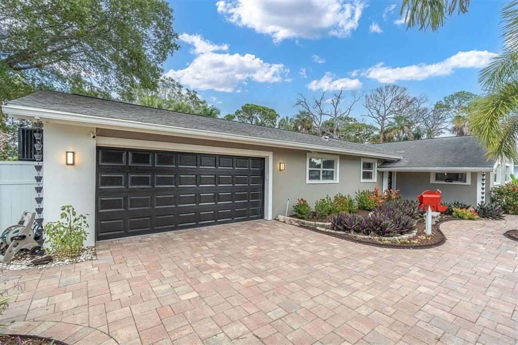 For Sale: $665,000 (4 beds, 3 baths, 2082 Square Feet)