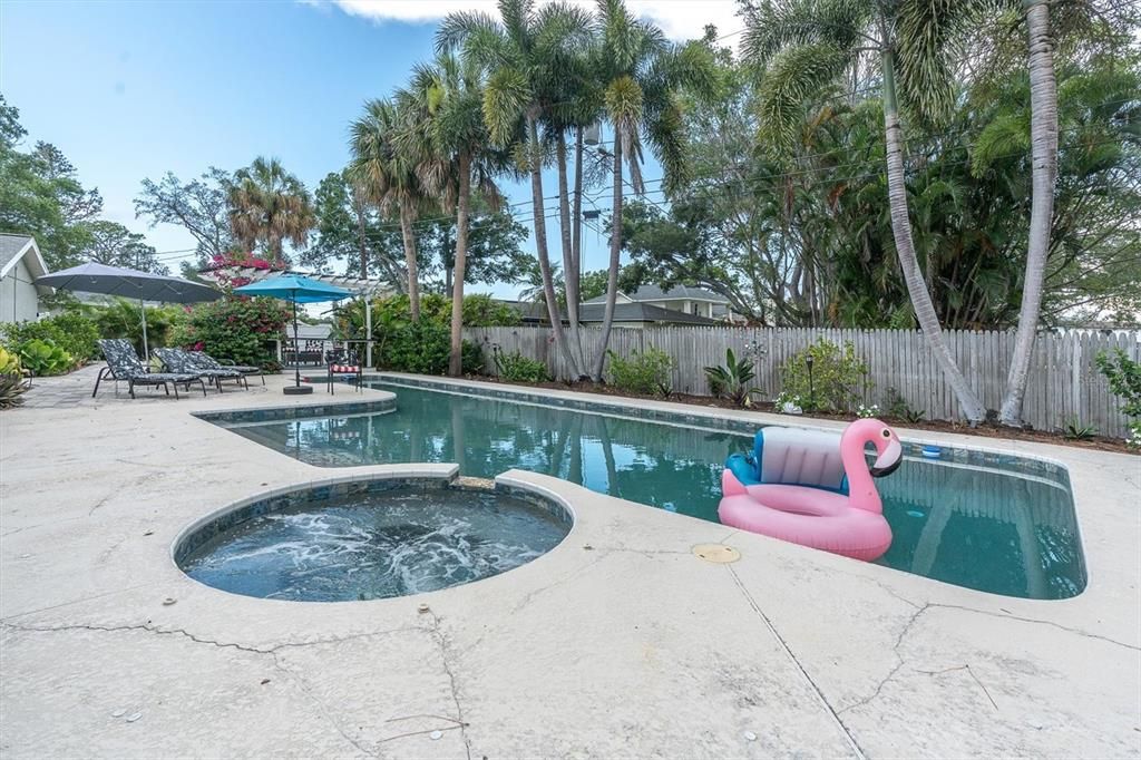For Sale: $665,000 (4 beds, 3 baths, 2082 Square Feet)